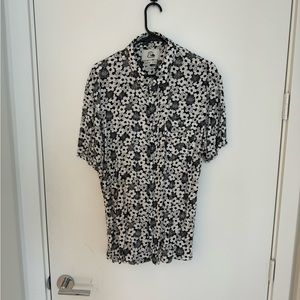 Men’s quicksilver short sleeve button down shirt medium